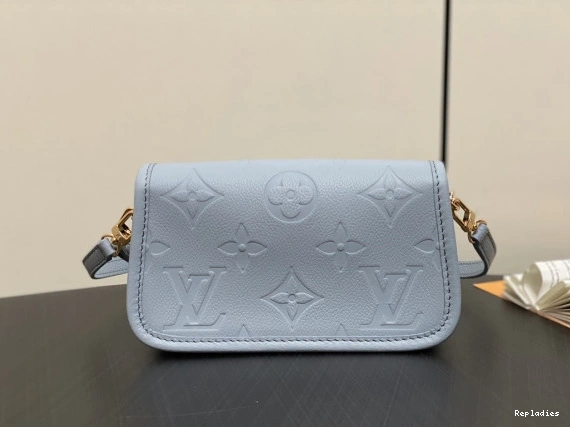Cheap Nano LOUIS VUITTON Diane-19*10.5*6 CM 0727